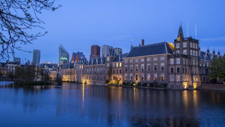 Escort in Den Haag: Privacy, Etiquette en Goede Communicatie
