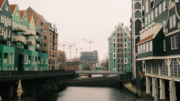 Escort in Dordrecht: Wat beginners moeten weten over discretie, verwachtingen en etiquette