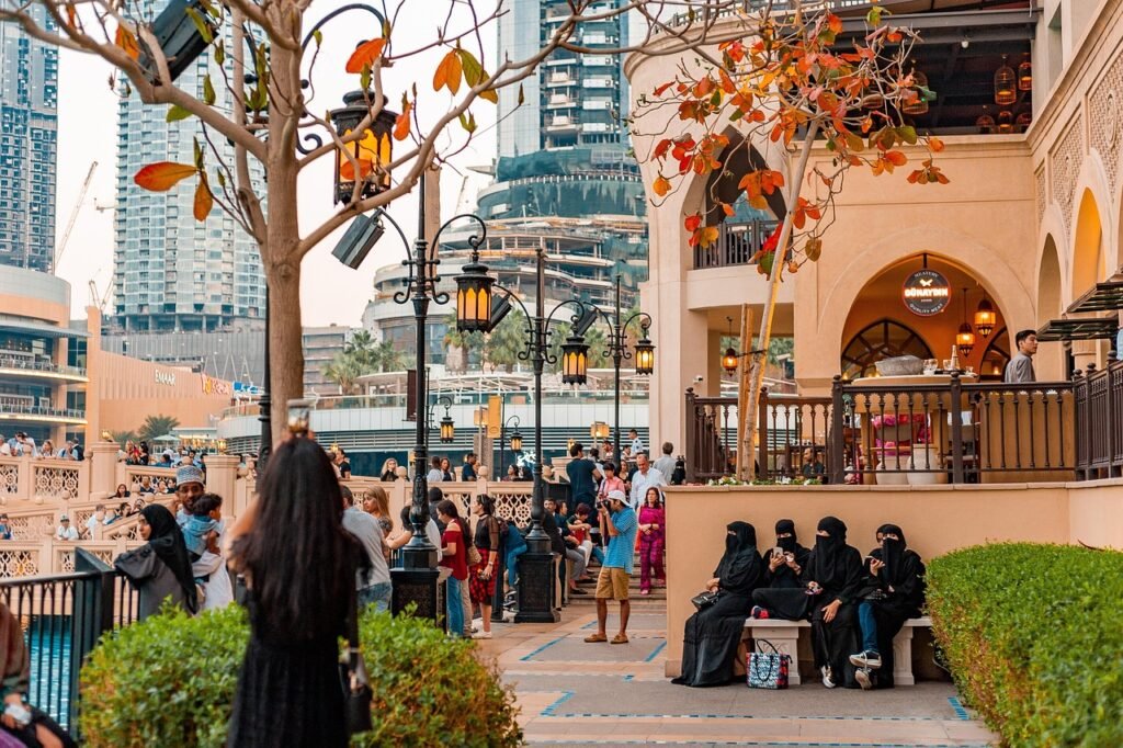 het centrum, dubai, vae, toerisme, stad, mensen, gebouwen, boerka, meisjes, arabische, winkelen, center, dubai, dubai, dubai,