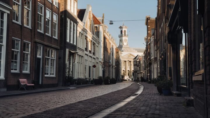 Een escort vinden in Emmen: een respectvolle eerste verkenning