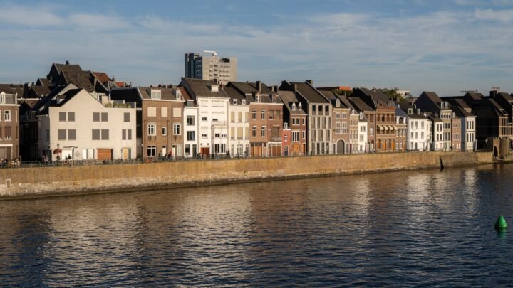 Escorts in Maastricht: zo lees je het actuele directory-aanbod