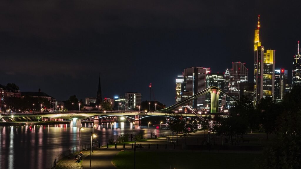 frankfurt, hoofdrivier, nacht, stad, skyline, architectuur, metropolis, city at night, rivier, natuur, landschap, water, brug