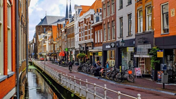 Hoe de zoektocht naar hot girls in Delft en de Randstad is veranderd