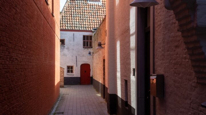 Meet in Amersfoort: Veelgestelde Vragen over Online en Fysiek Afspreken