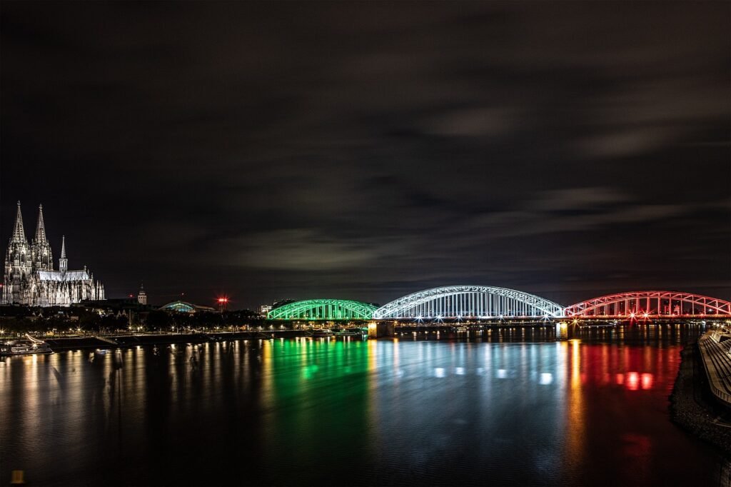 brug, rijn, rivier, keulen, hohenzollern brug, spoorbrug, dom, verlicht, night time, sfeer, licht, lichten, nachthemel, avond