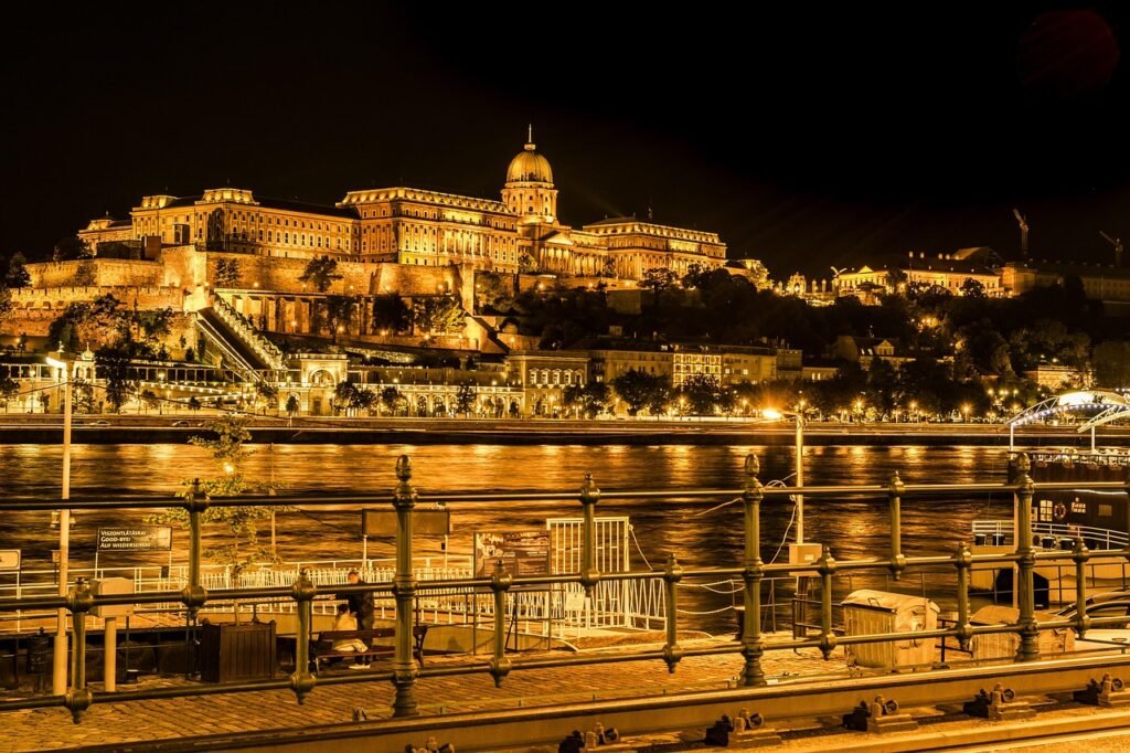 reizen, het platform, verlicht, buitenshuis, stad, toerisme, cityscape, paleis, budapest, het koninklijk paleis, hongarije, b